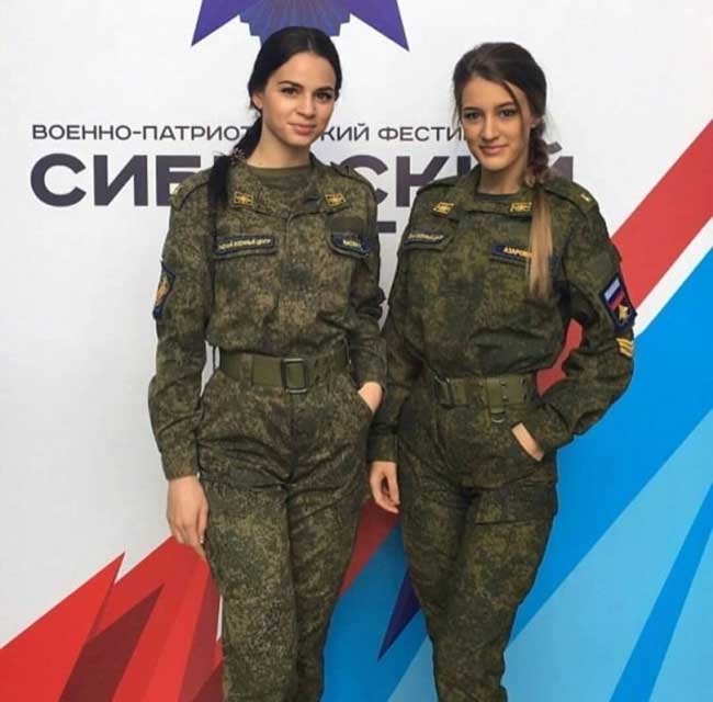 Phụ nữ Nga mặc quân phục đẹp 2