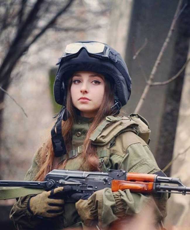 Phụ nữ Nga mặc quân phục đẹp 4