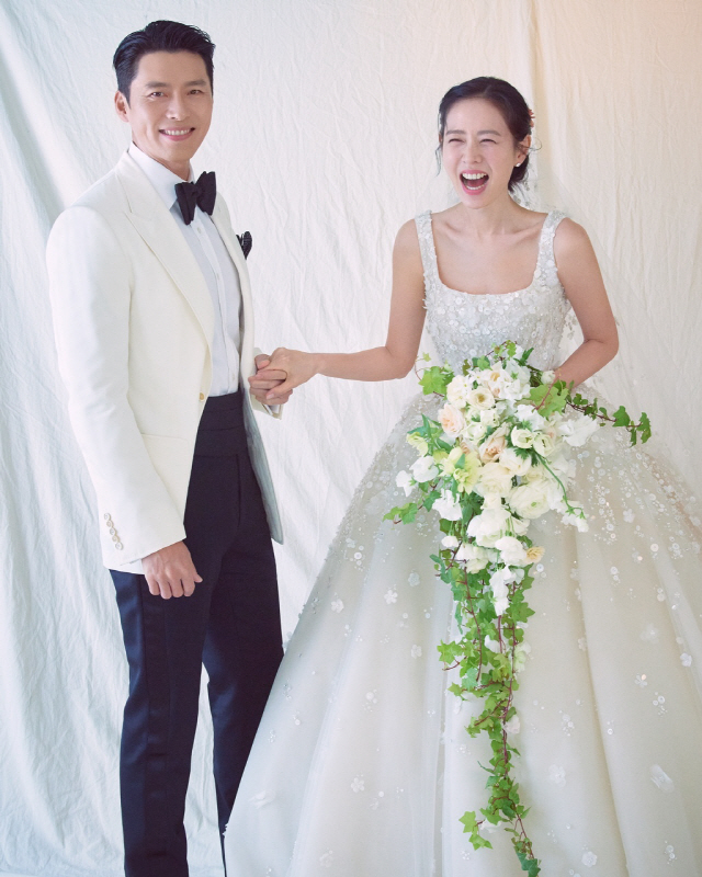 Ảnh cưới của Hyun Bin và Son Ye Jin